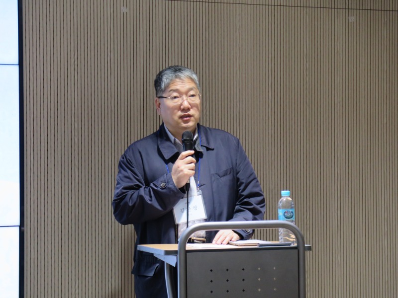 사진 2_김찬성 목사 발표.JPG